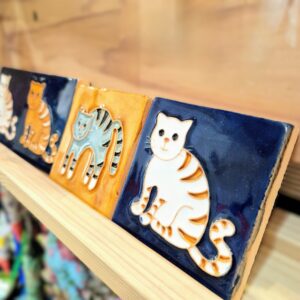 conjunto de azulejo alto relevo gatos