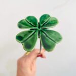 flor de ceramica trevo