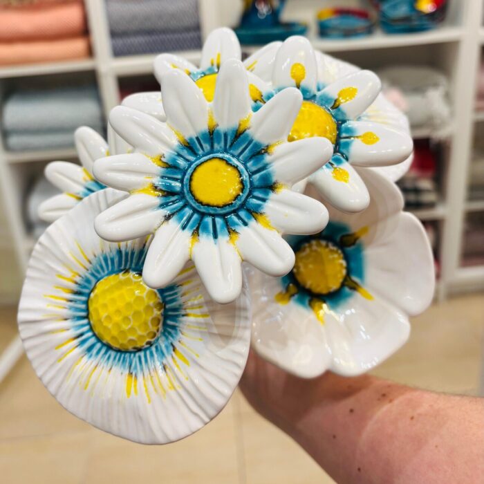 flores cerâmica brancas