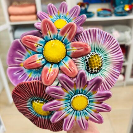 flores cerâmica roxas