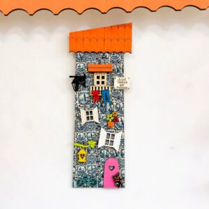 predio em madeira de azulejo portugues tradicional na cor azul