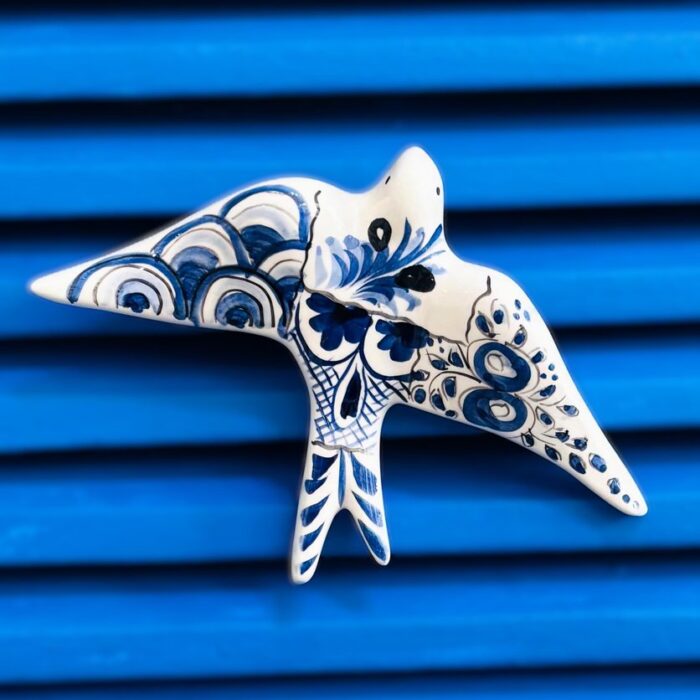 andorinha em ceramica padrões portugueses azuis