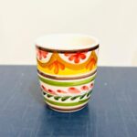 copo de Café com padrão coloridoportuguês