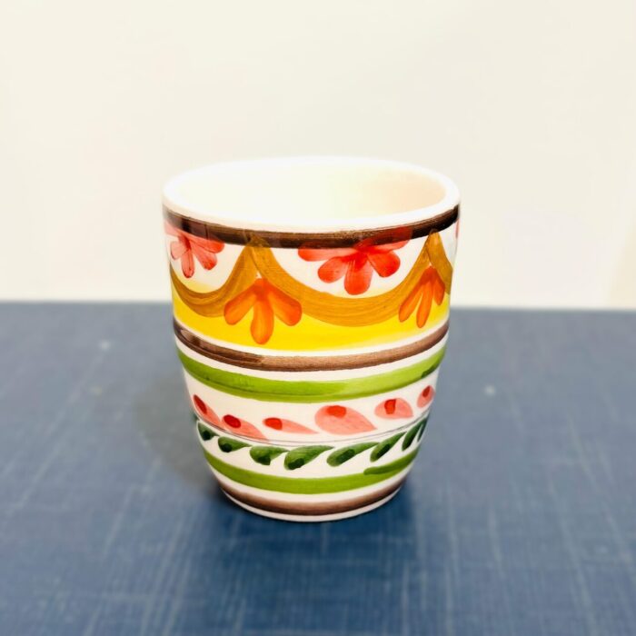 copo de Café com padrão coloridoportuguês