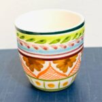 copo para chá com padrão colorido portugues