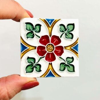 iman de azulejo portugues alto relevo padrão flor vermelha