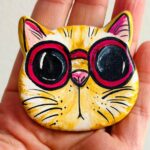 iman de gato laranja com oculos de sol pintado á mão