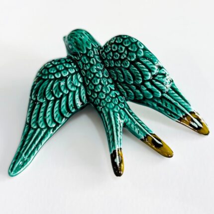 andorinha em cerâmica na cor verde