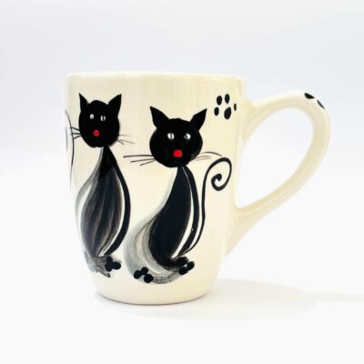 caneca em cerâmica com gatos pintados á mão