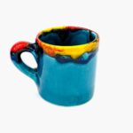 caneca em ceramica na cor azul pintada á mão