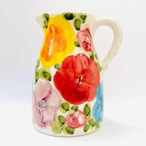 jarro em ceramica com padrão de floral pintado á mão