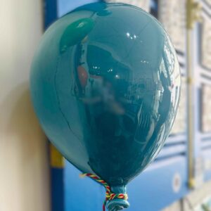 balão azul em ceramica