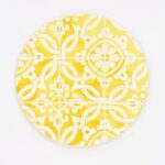 base em ceramica para quentes com padrão de azulejos amarelo
