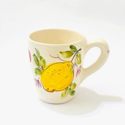 caneca em ceramica com pintura de limões pintada á mão