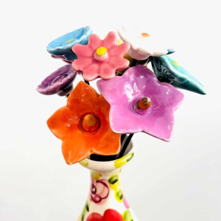 jarro com flores de ceramica coloridas