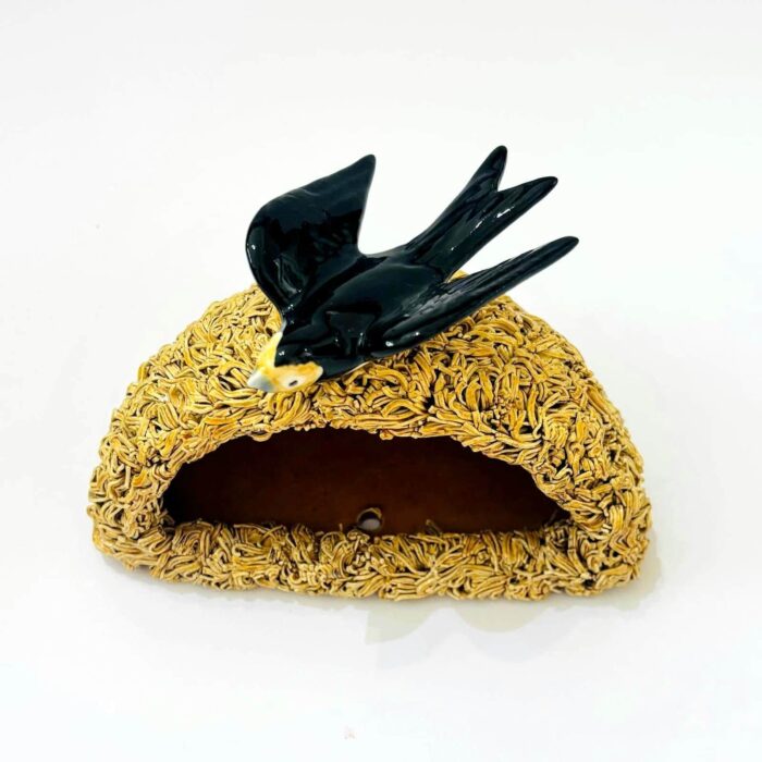 ninho de andorinha feito em cerâmica visto de cima