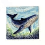 azulejo alto relevo de baleia azul