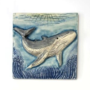 azulejo alto relevo de baleia cinzenta