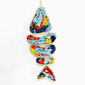 sardinha em ceramica para pendurar na cor azul claro e variadas cores