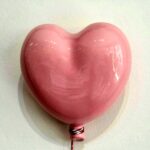 balão com a forma de coração em ceramica cor de rosa