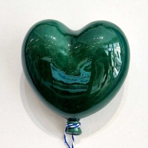 balão com a forma de coração em ceramica verde