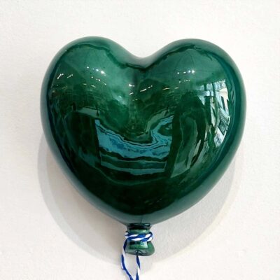 balão com a forma de coração em ceramica verde