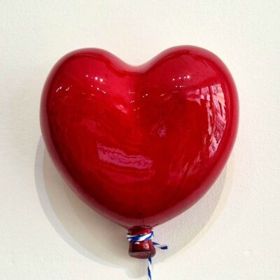 balão com a forma de coração em ceramica vermelho