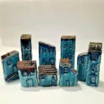 conjunto de casinhas azuis em ceramica