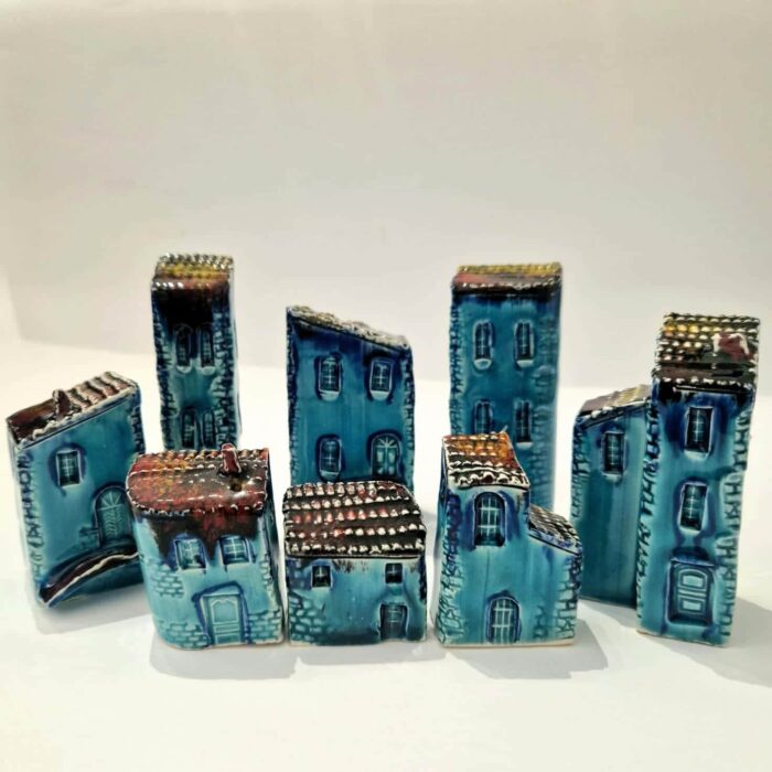 conjunto de casinhas azuis em ceramica