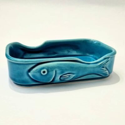 lata em ceramica para colocar sardinhas na cor azul com desenho de sardinha