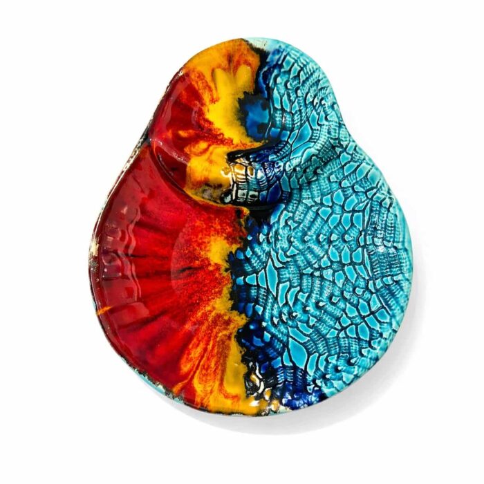 azeitoneira em ceramica pintada à mão nas cores azul e vermelha