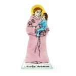 figura do santo antónio em vidro na cor rosa