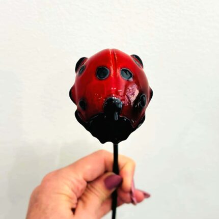 joaninha vermelha em ceramica