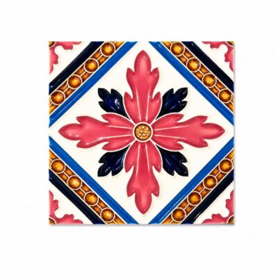 azulejo português com temas florais em rosa