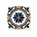 azulejo português tradicional com tema floral em azul escuro