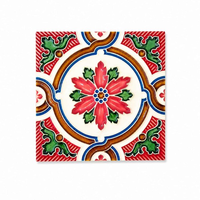 azulejo português tradicional com tema floral em rosa