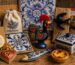 imagem com varios souvenires tradicionais de portugal, azulejos, andorinhas, pastel de nata, galos, sabonetes