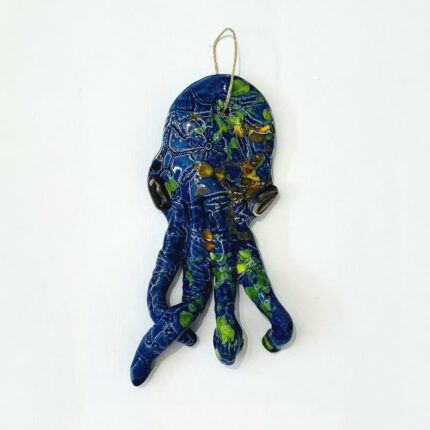 polvo em ceramica na cor azul escuro para pendurar na parede