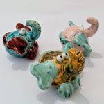 conjunto de 3 bonecos de elefante em ceramica moldado á mão e coloridos