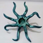 polvo em ceramica artesanal azul, parte de baixo